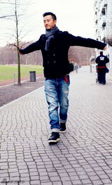 组图：黄轩柏林街拍 情人节和电影的约会