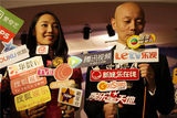 组图：《私人订制》香港首映 白百何获记者关怀