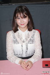 组图：韩星IU香港开唱 粉丝落泪不忍离场