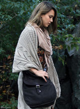 高清组图：杰西卡-阿尔芭街拍 披肩毛衣配长裙