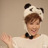 组图：郑欣宜代言护肤品大秀可爱造型