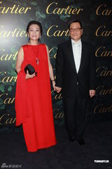 组图：林青霞典雅亮相活动 徐子淇白裙显高贵