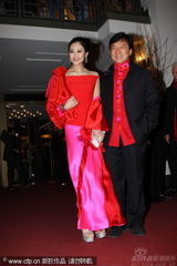 幻灯图集：《大兵小将》柏林首映 成龙林鹏着情侣装