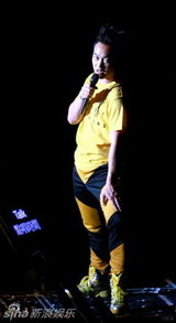 幻灯图：陈奕迅北京开唱 搞笑模仿刘德华