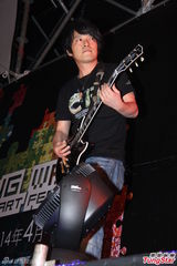 组图：五月天献唱春浪 阿信感性逼哭歌迷