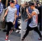 组图：比伯添天使纹身疑念旧爱 全身共达14个