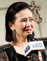 组图：萧淑慎戒毒后性感复出秀白乳