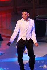 组图：2012港姐竞选 刘德华携手魔术师Cyril演出