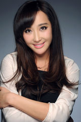 组图：杜若溪轻熟女写真 时尚知性魅力十足