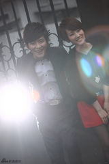 组图：最佳拍档谢楠大左合拍写真 演绎都市迷情