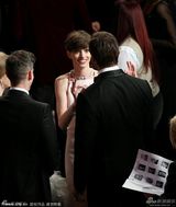 组图：《悲惨世界》主创献唱 海瑟薇拥抱杰克曼