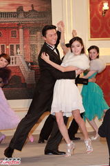 组图：《名媛望族》播映大结局 杨怡戏服现身颇亮眼