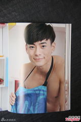 组图：三男模赤膊上阵变拳击手 宣传半裸写真