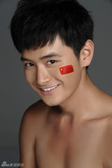 组图：王雨悬浮运动大片 时尚动感助威奥运