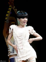 组图：蔡依林上海开唱 劲歌热舞造型多变