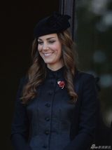 凯特王妃玫红胸针别致 寒风中撩发优雅风情(图)