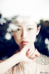 组图：张辛苑最新写真 彰显独特美感