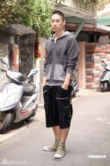 幻灯图：吴建豪关怀88水灾灾民 首度担任制作人