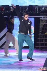 组图：郭富城赴台湾参加跨年演出 近期不结婚