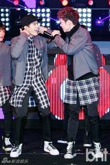 组图：韩男团BTOB新专辑回归首唱表演新歌
