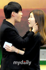 组图：金俊秀李海丽参加音乐剧《天国的眼泪》彩排