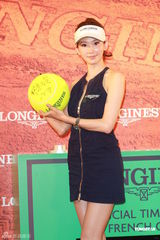 组图：林志玲变身网球女郎 抱怨言承旭太多人爱