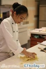 组图：台32C主播萱萱大尺度露毛劈腿艳照疯传