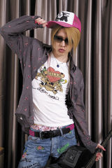 组图：雅Miyavi写真集锦 视觉系装扮华丽唯美