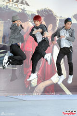 组图：Dream Girls性感站台 小宇宙大跳求爱舞