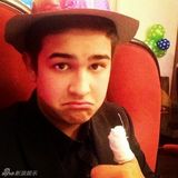 组图：韦唯仨混血儿子帅照曝光 大儿子北大学霸