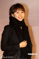 幻灯图集：王菲再现招牌烟熏妆 刘嘉玲黄色唐装雷人