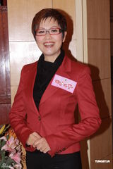 组图：郭晋安等片场吃冬至饭 廖碧儿拒回应感情事