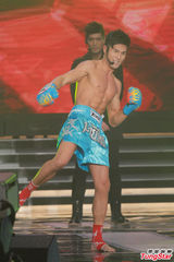 组图：亚洲先生总决选 猛男只穿泳裤秀壮硕肌肉