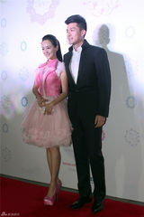 组图：娜扎颖儿孙艺洲同场观秀 畅想梦幻婚礼