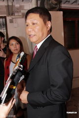 高清图：黎姿产后出院心情大好 女儿名字由老公决定