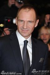 高清图：《大将军寇流岚》首映 巴特勒查斯坦嬉闹