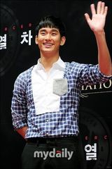 组图：李秉宪金秀贤等出席《雪国列车》首映