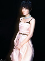 组图：秦岚连登两本杂志亦动亦静风情迷人