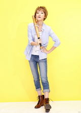 组图：陈彦妃中性写真演绎痞帅坏男孩