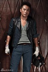 组图：刘烨登周刊封面 拳坛硬汉形象霸气十足