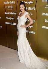 高清图：C罗携女友亮相亲密互动 伊莉娜秀美背