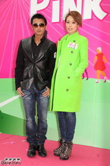 组图：容祖儿否认崩溃不恨何韵诗 谢霆锋现身力挺