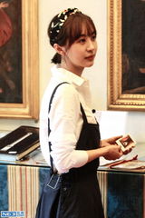 组图：账房先生华晨宇兼职摄像 张翰遭鹦鹉调戏