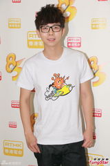 组图：胡夏渴望演赛车手 郑欣宜否认与老外激吻