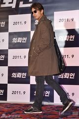 组图：金荷娜车太贤等助阵韩片《委托人》VIP首映式