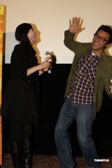 高清组图：钟镇涛带病力撑新片 咬牙搞怪扮晕倒