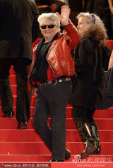 组图：竞赛片《勒阿弗尔》首映 贝尔波点裙轻盈