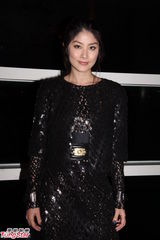 组图：陈慧琳黑衣助阵慈善晚宴 辣妈潮味十足