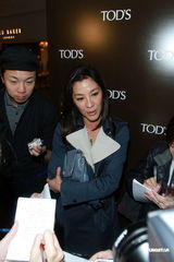 组图：杨紫琼与前夫之女有说有笑 称祝福梁洛施