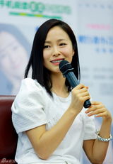 高清组图：江一燕纯美亮相校园 自曝招学长喜欢